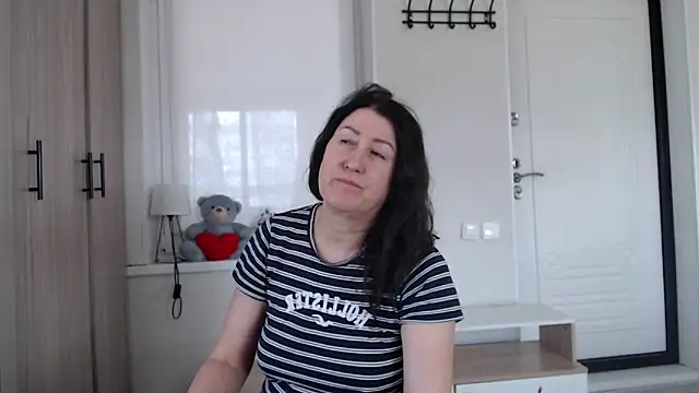 increible della online show from April 30, 6:42 am