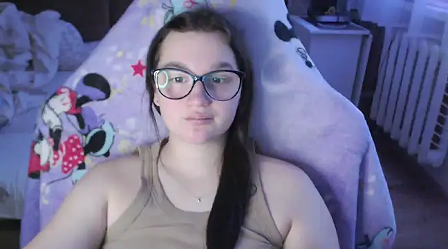 Amy Mur  online show from December 6, 8:05 am