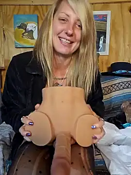 SheIsSomething online show from January 29, 2:30 am