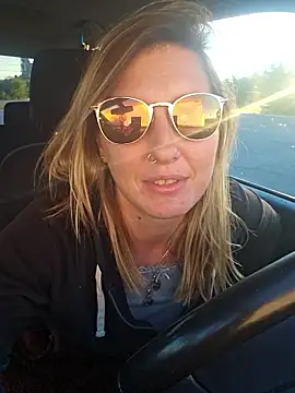 SheIsSomething online show from December 5, 12:08 am