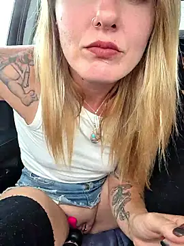 SheIsSomething online show from April 13, 11:10 pm