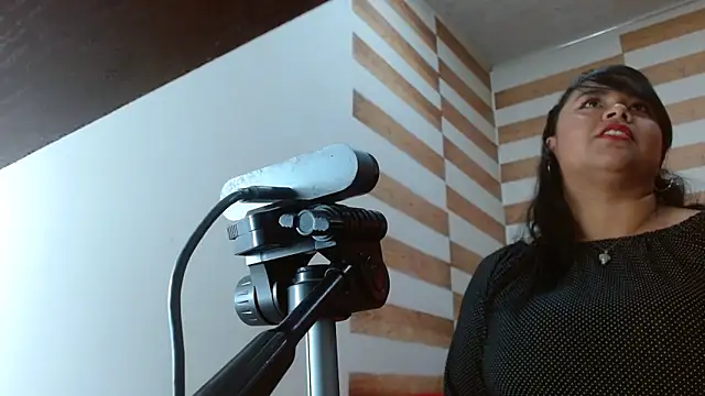 Snapshot of Candy_browm1 chatting on February 14, 12:36 pm Candy browm1 online show from February 14, 12:36 pm