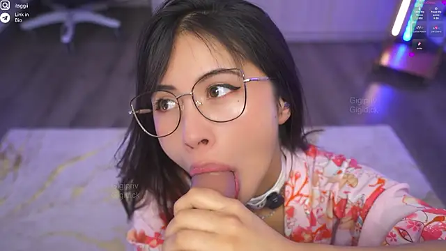 Snapshot of Gigi_ohlala chatting on September 10, 1:44 pm Gigi ohlala online show from September 10, 1:44 pm