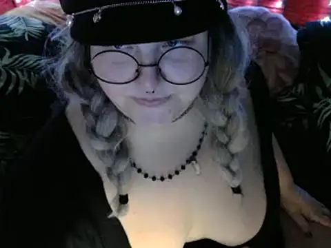 Snapshot of ThickBones chatting on December 8, 5:01 pm ThickBones online show from December 8, 5:01 pm