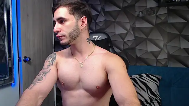 Snapshot of Latino_stud4u chatting on October 3, 11:24 pm Latino stud4u online show from October 3, 11:24 pm