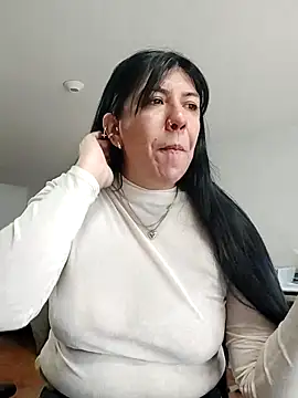 aisha latina online show from April 10, 2:22 pm