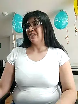 aisha latina online show from June 2, 2:41 pm
