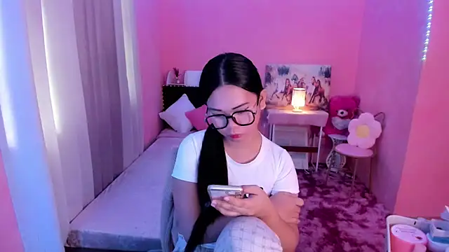 Snapshot of Vivorey_Leighn chatting on December 20, 3:14 am Vivorey Leighn online show from December 20, 3:14 am