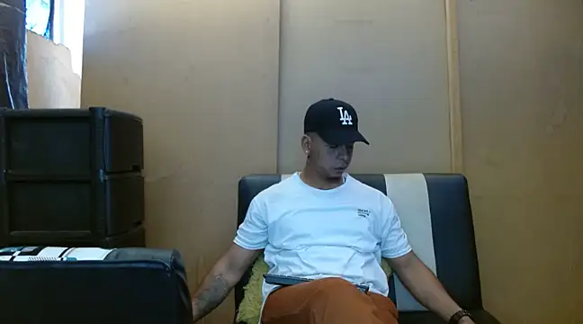 Snapshot of Black_hot266 chatting on December 10, 1:33 pm Black hot266 online show from December 10, 1:33 pm