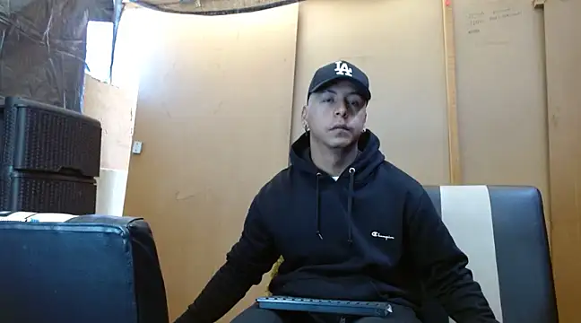 Snapshot of Black_hot266 chatting on December 21, 1:42 pm Black hot266 online show from December 21, 1:42 pm