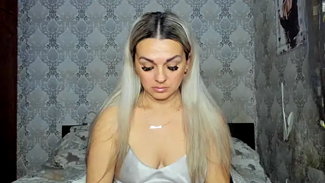 NicoletMoore online show from December 17, 8:10 pm