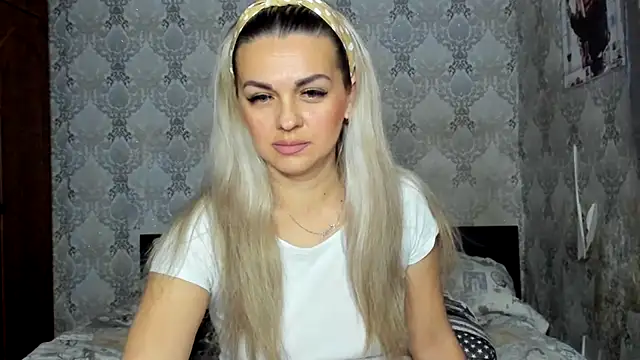 NicoletMoore online show from December 19, 8:44 pm