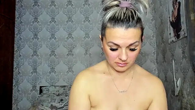 NicoletMoore online show from February 18, 11:30 pm