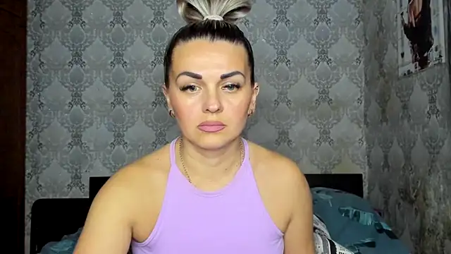 NicoletMoore online show from December 15, 8:13 pm