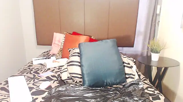 HoneyDropsX online show from February 11, 4:33 am