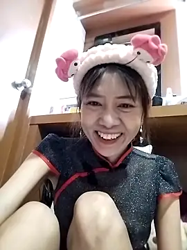 Snapshot of Little_suzy5 chatting on June 9, 1:50 am Little suzy5 online show from June 9, 1:50 am