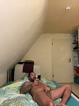 Snapshot of 2guysforu chatting on February 23, 9:26 pm 2guysforu online show from February 23, 9:26 pm