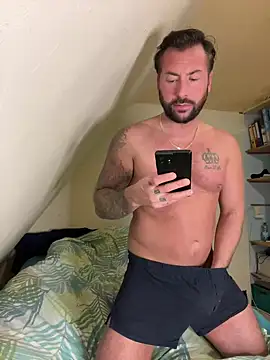 Snapshot of 2guysforu chatting on March 3, 5:50 pm 2guysforu online show from March 3, 5:50 pm