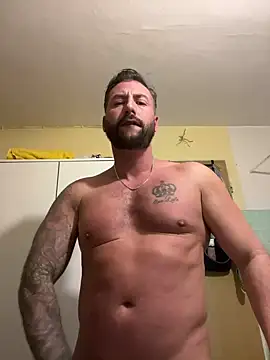 Snapshot of 2guysforu chatting on March 5, 6:01 pm 2guysforu online show from March 5, 6:01 pm