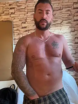 Snapshot of 2guysforu chatting on March 9, 4:11 pm 2guysforu online show from March 9, 4:11 pm