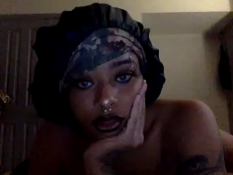 CutieFrmthehood online show from June 5, 11:21 pm