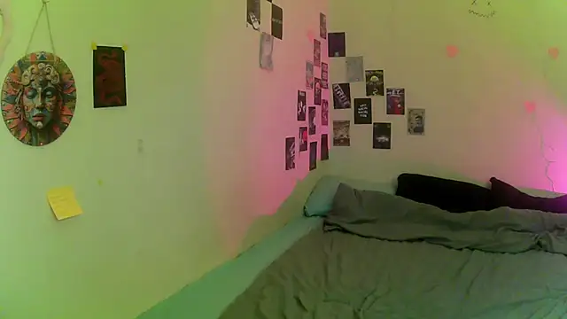 Snapshot of hazelseason chatting on December 16, 8:25 pm hazelseason online show from December 16, 8:25 pm