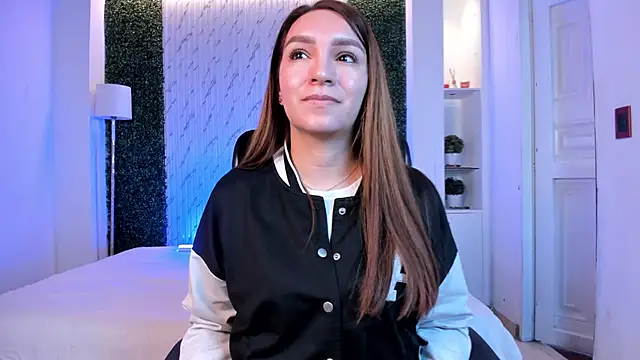 Snapshot of miataylorr1 chatting on December 19, 11:39 am miataylorr1 online show from December 19, 11:39 am