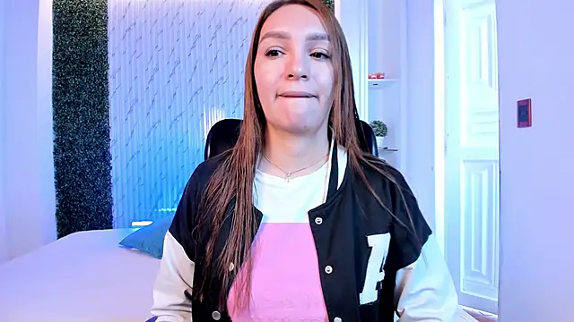 miataylorr1 online show from March 10, 12:32 pm