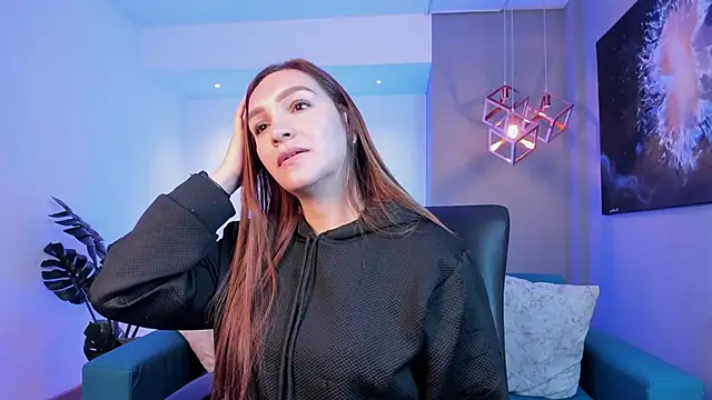 miataylorr1 online show from March 13, 11:39 am