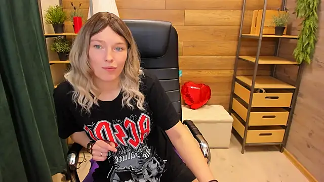 Snapshot of _fiona_Love chatting on February 10, 9:25 pm  fiona Love online show from February 10, 9:25 pm