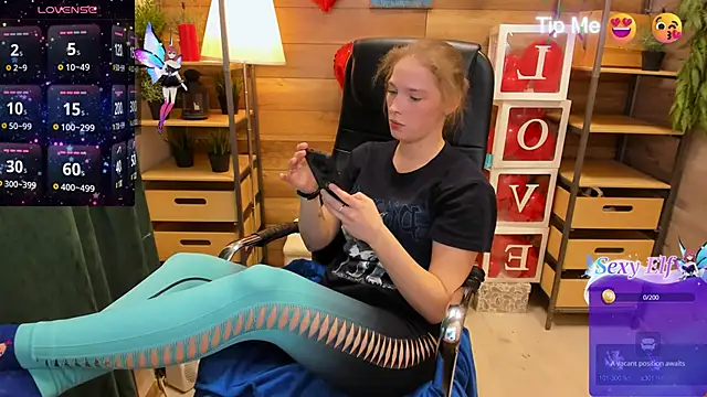 Snapshot of _fiona_Love chatting on March 2, 10:05 pm  fiona Love online show from March 2, 10:05 pm