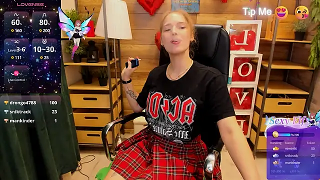 Snapshot of _fiona_Love chatting on March 15, 1:41 am  fiona Love online show from March 15, 1:41 am