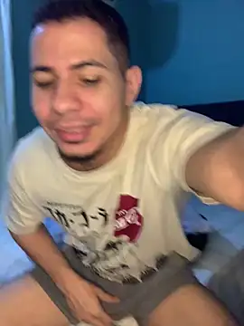 Snapshot of steven_clain chatting on March 15, 8:32 pm steven clain online show from March 15, 8:32 pm