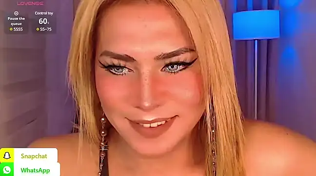 Snapshot of QUEEN_GIAMOORE69 chatting on December 15, 12:29 am QUEEN GIAMOORE69 online show from December 15, 12:29 am