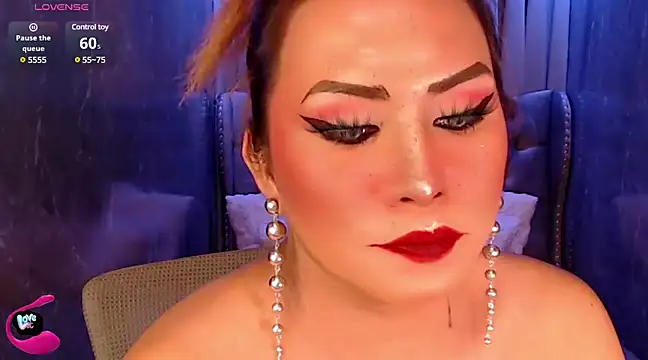 Snapshot of QUEEN_GIAMOORE69 chatting on February 27, 8:53 pm QUEEN GIAMOORE69 online show from February 27, 8:53 pm