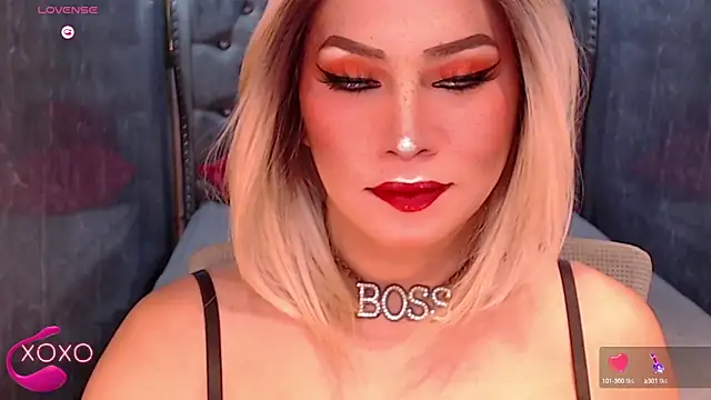 Snapshot of QUEEN_GIAMOORE69 chatting on October 2, 8:16 pm QUEEN GIAMOORE69 online show from October 2, 8:16 pm