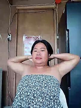 Snapshot of lickmepussy21 chatting on May 6, 10:15 pm lickmepussy21 online show from May 6, 10:15 pm
