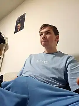 Snapshot of BigJuicy18cm chatting on February 19, 9:36 pm BigJuicy18cm online show from February 19, 9:36 pm