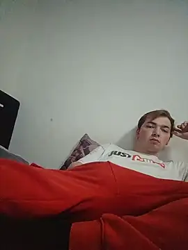 Snapshot of BigJuicy18cm chatting on December 15, 10:47 pm BigJuicy18cm online show from December 15, 10:47 pm