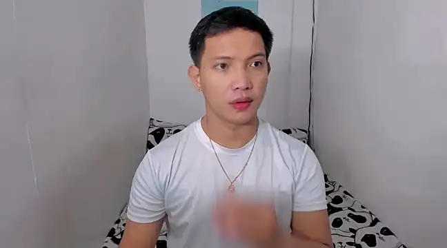 Snapshot of xSebastian19 chatting on January 3, 7:29 pm xSebastian19 online show from January 3, 7:29 pm