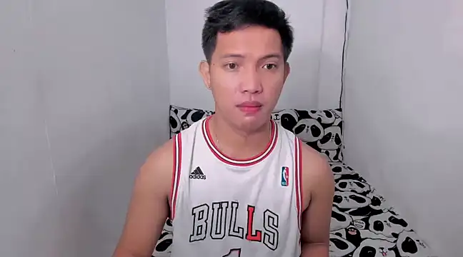 Snapshot of xSebastian19 chatting on January 5, 9:47 pm xSebastian19 online show from January 5, 9:47 pm