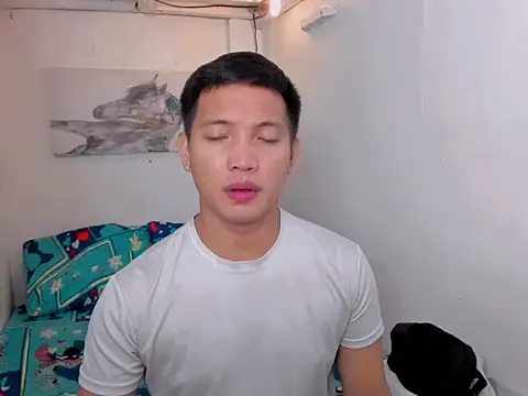 Snapshot of xSebastian19 chatting on December 15, 10:25 pm xSebastian19 online show from December 15, 10:25 pm