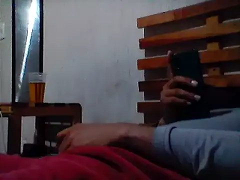 Snapshot of Chiquitopapa69 chatting on February 7, 5:41 am Chiquitopapa69 online show from February 7, 5:41 am