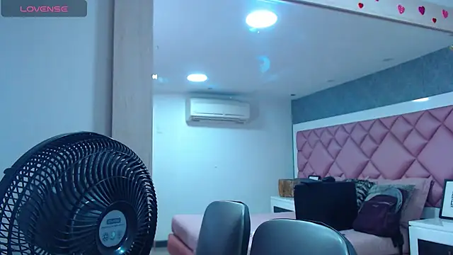 DanielaDuff online show from October 28, 7:49 pm