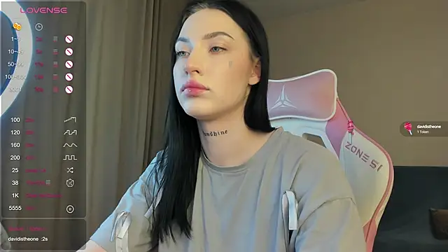 JenniferQueen11 online show from February 2, 11:40 am