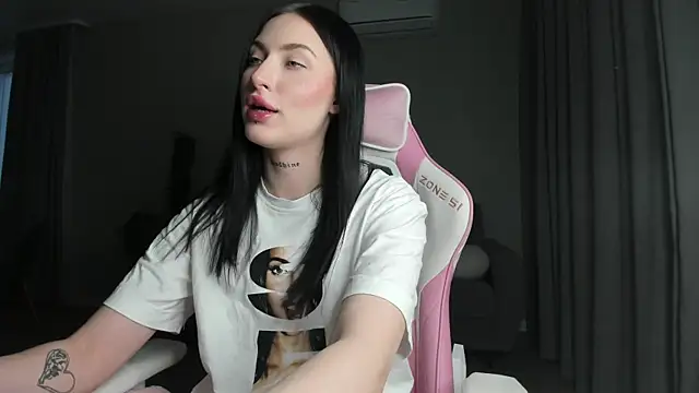 JenniferQueen11 online show from February 19, 11:49 am