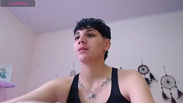Snapshot of bad_giirl_ chatting on December 14, 4:42 pm bad giirl  online show from December 14, 4:42 pm