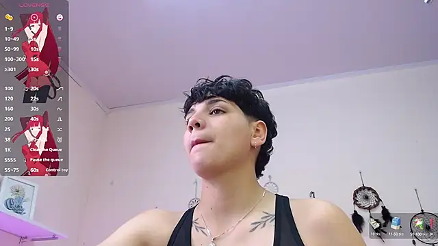 Snapshot of bad_giirl_ chatting on December 17, 5:04 pm bad giirl  online show from December 17, 5:04 pm