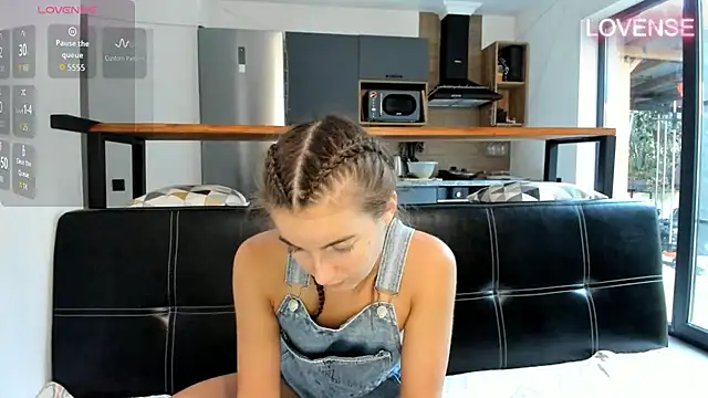 Snapshot of ElizSweet chatting on January 15, 7:02 am ElizSweet online show from January 15, 7:02 am