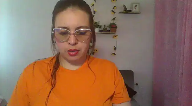 lorenitabella online show from February 13, 7:31 pm